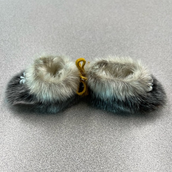 Seal Fur Snowflake Baby moccasins - Picture 2 of 9